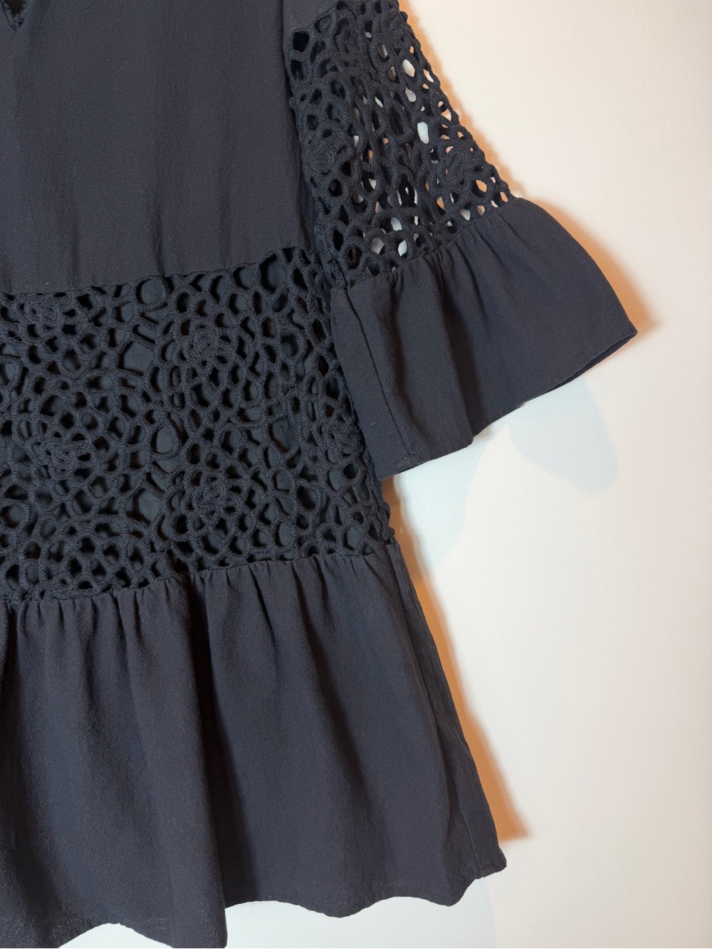 Tyler Böe Black Crochet Lace Insert V-Neck Sheath Dress Boho Size Medium - Picture 2 of 9